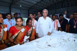 श्री भूपेश बघेल ने गारमेंट फैक्ट्री का किया लोकार्पण